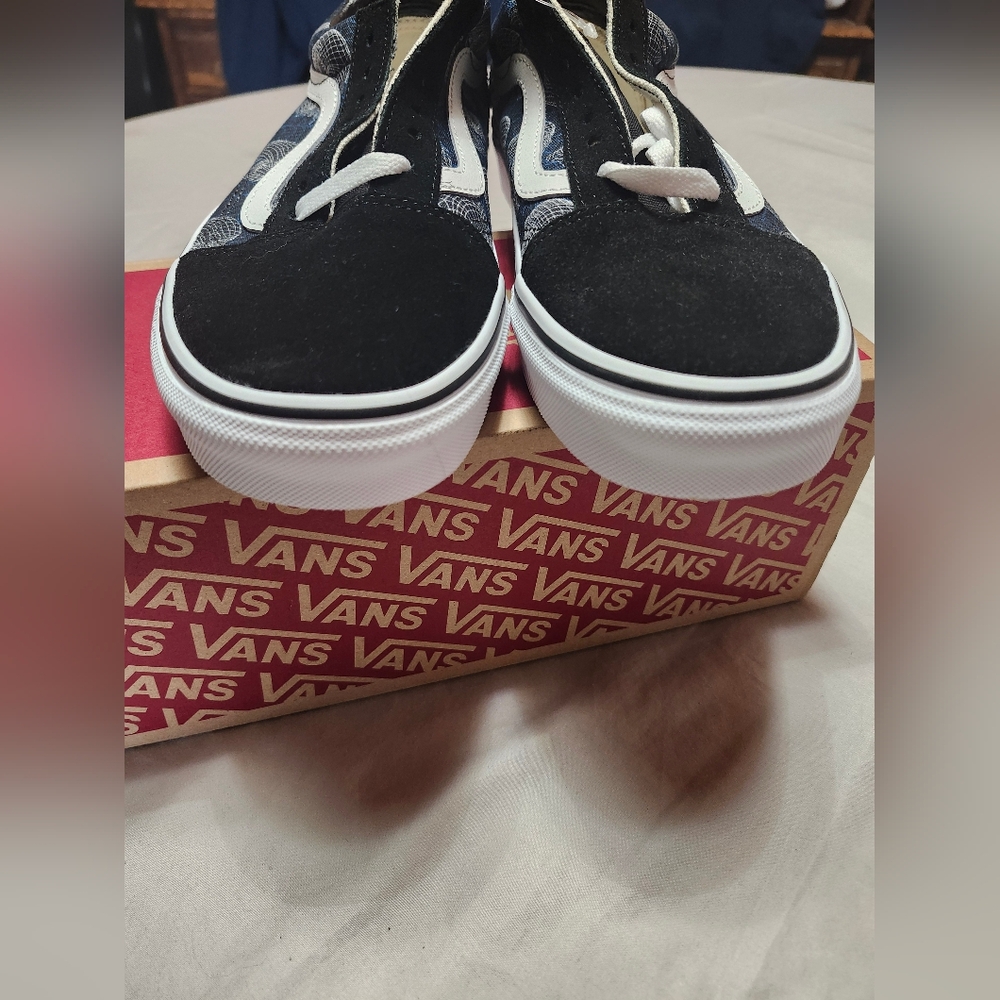 Vans Old Skool Wireframe Skulls Black White Colorway - Size Mens 8.5 Womens 10 - Picture 4 of 15